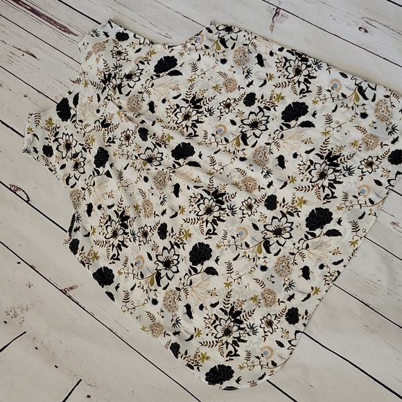 Violet & Claire Short Sleeve Top - Picture 6 of 8